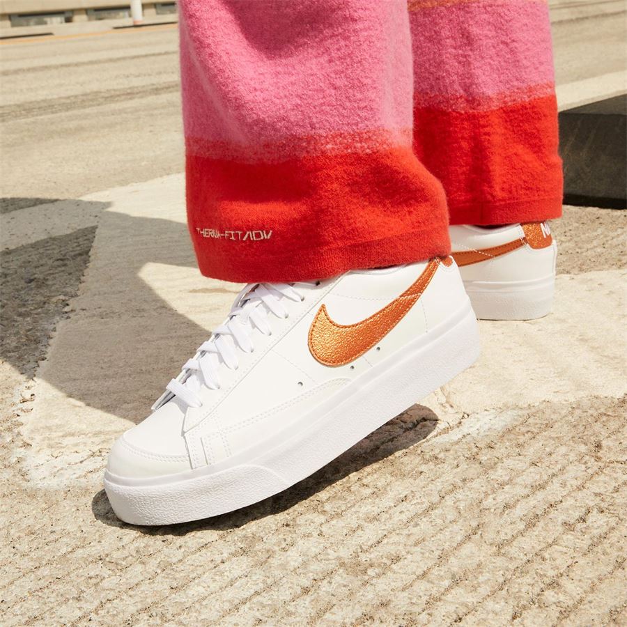 W BLAZER LOW PLATFORM ESSENTIAL Nike | DQ7571100