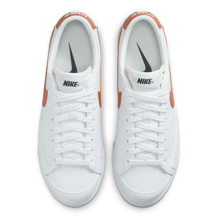 W BLAZER LOW PLATFORM ESSENTIAL Nike | DQ7571100