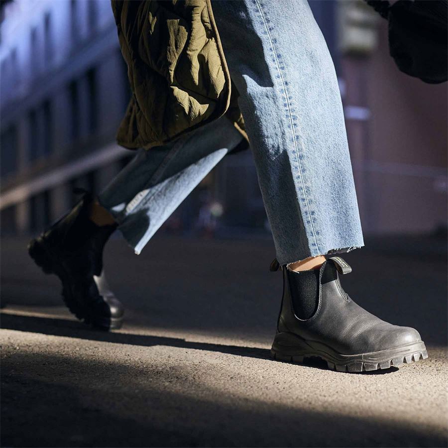 2240 Black Leather Blundstone | 2240BC